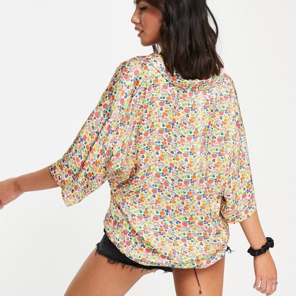 Lucy short sleeved satin shirt in ditsy floral print - Picture 5 of 6